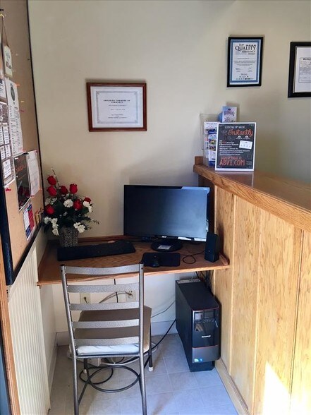 More Photos Of 711 N Center St, Shelbina Hotel For Sale