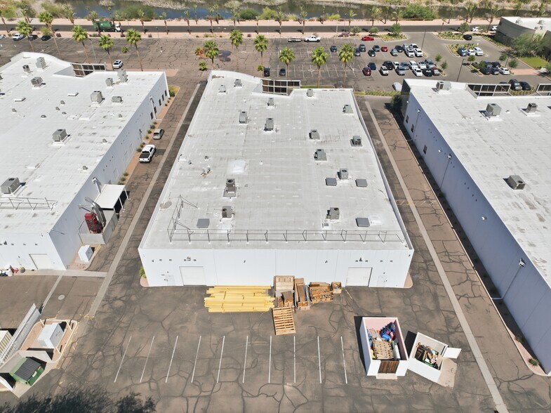 More Photos Of 3401 E Harbour Dr, Phoenix Light Manufacturing For Lease