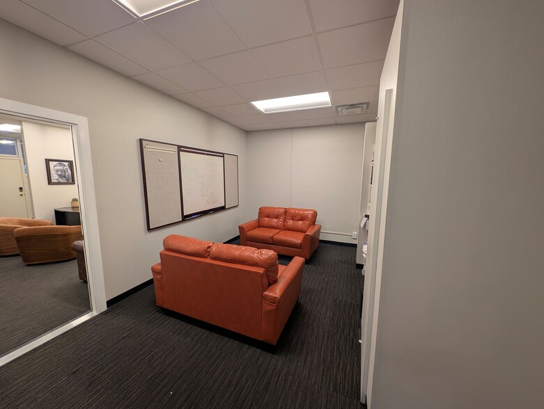 More Photos Of 7707-7709 Clayton Rd, Saint Louis Office For Lease