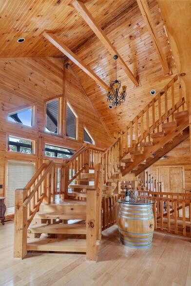 More Photos Of 11501 Popes Head Rd, Fairfax Garden Center For Sale