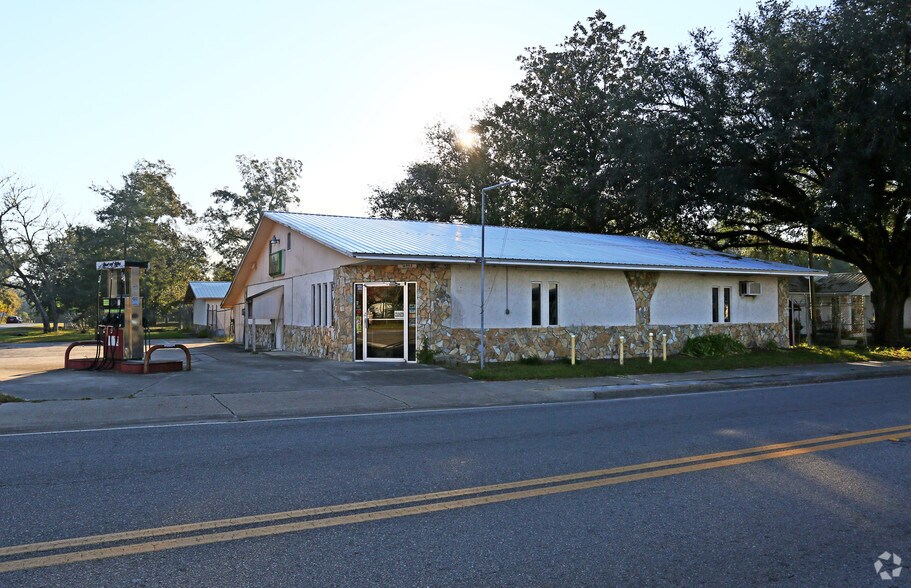 Primary Photo Of 16998 NE State Road 65, Hosford General Retail For Sale
