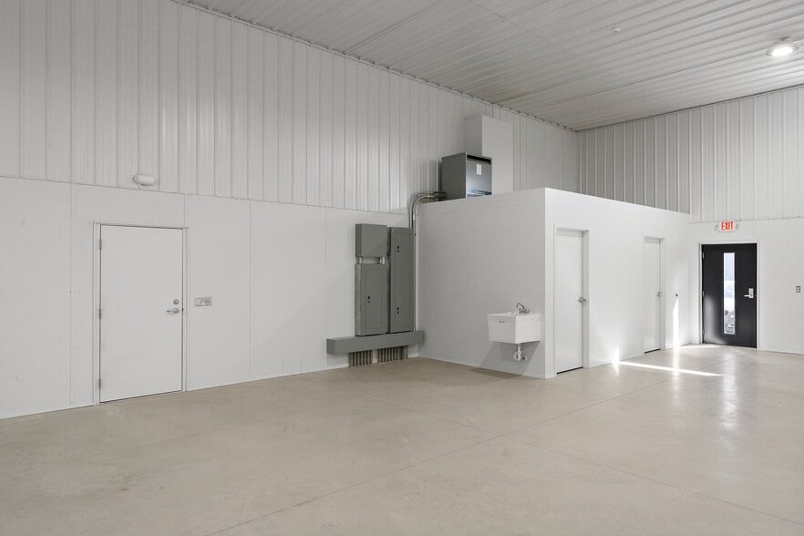 More Photos Of 280 Cr-325 E, Valparaiso Warehouse For Sale