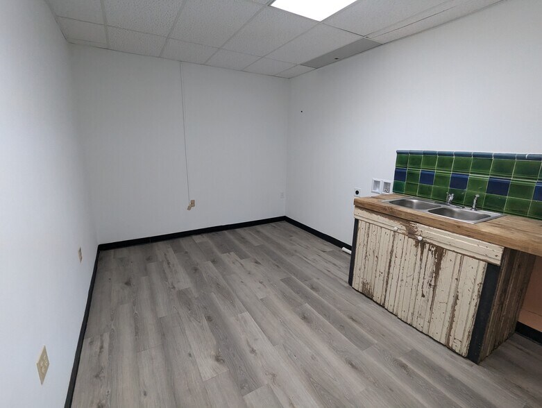 More Photos Of 603 Detroit St, La Porte Loft Creative Space For Sale