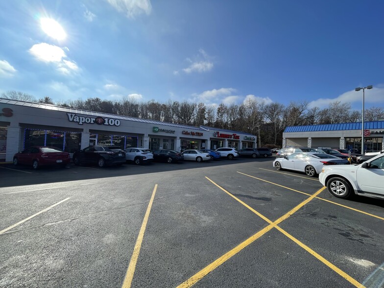 Primary Photo Of 100-200 Steamboat Bend Shopping Ctr, Hannibal Unknown For Lease