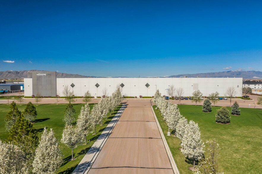 More Photos Of 530 S 2000 W, Springville Distribution For Lease