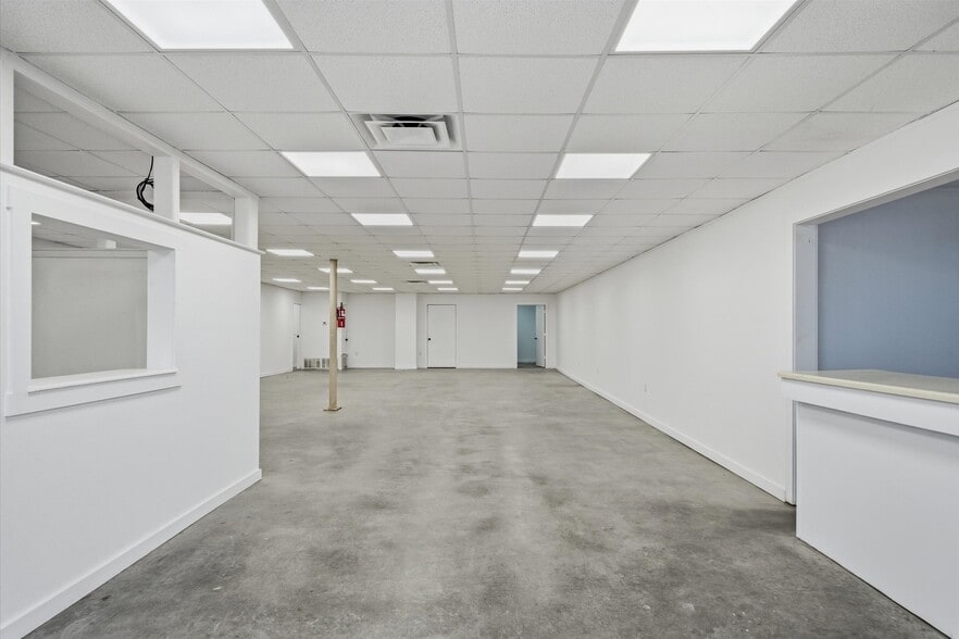 More Photos Of 9474 US-175, Kemp Flex For Sale