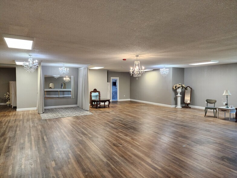 More Photos Of 142-144 N K St, Tulare Restaurant For Sale