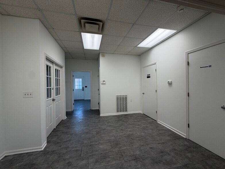 More Photos Of 385-387 Industrial Dr, Mount Juliet Warehouse For Lease