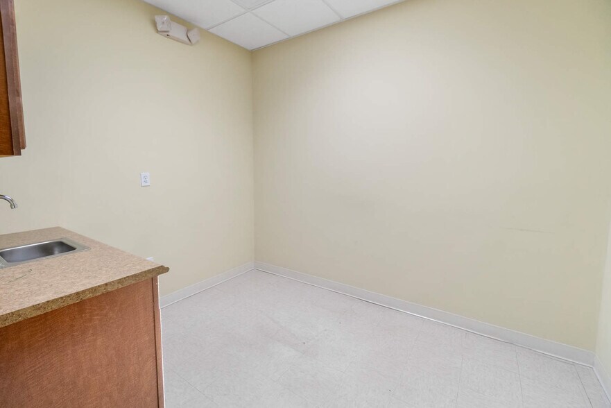 More Photos Of 271 Route 25A, Wading River Medical For Lease