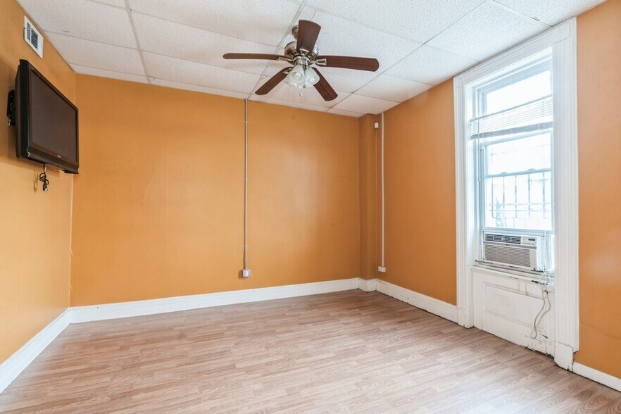 More Photos Of 1309-1313 Paterson Plank Rd, Secaucus Restaurant For Lease