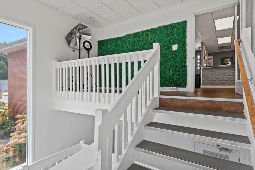 More Photos Of 2445 S 5th St, Springfield Office For Sale