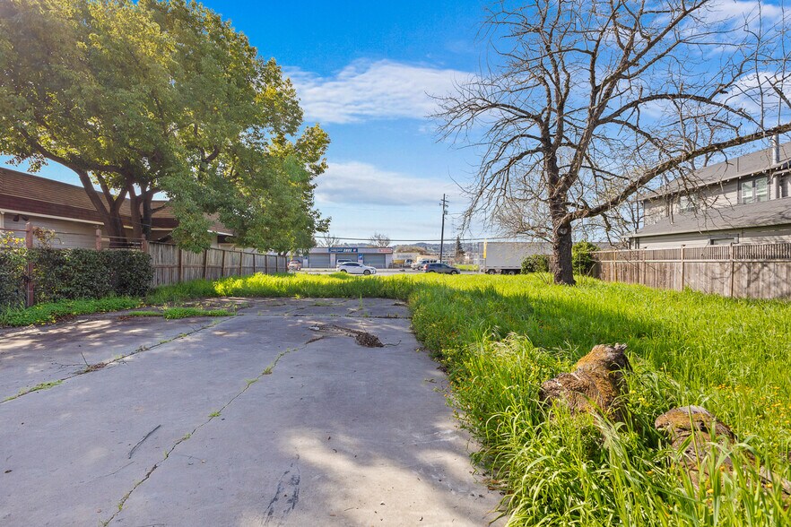 More Photos Of 315 Lakeville St, Petaluma Land For Sale