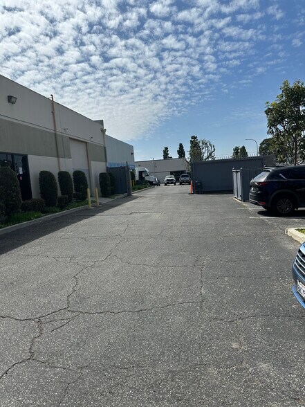 More Photos Of 176 Mercury Dr, Pomona Warehouse For Lease