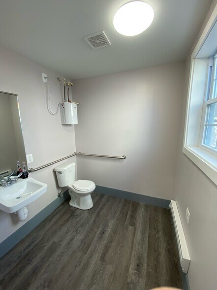 More Photos Of 134 Cockeysville, Cockeysville Warehouse For Lease