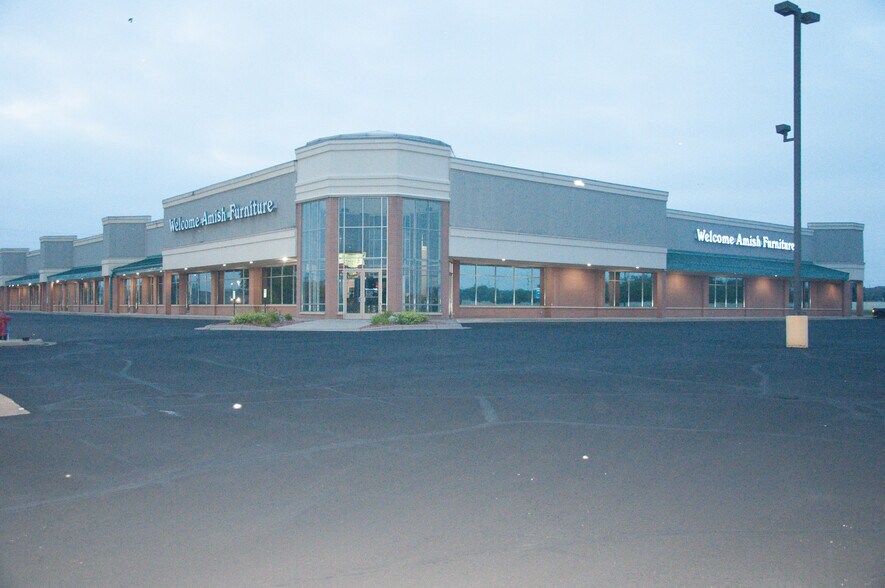 More Photos Of 10575 Keystone Ave NE, Albertville Freestanding For Sale