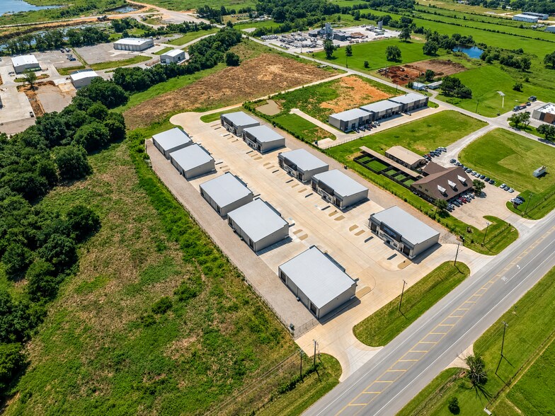 More Photos Of 4620 US 377 Hwy, Aubrey Unknown For Lease