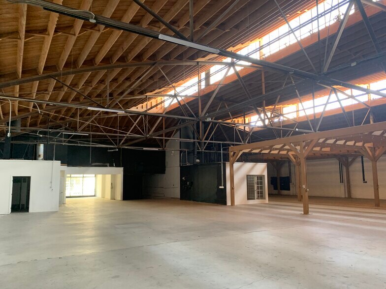 More Photos Of 1020 N La Brea Ave, Los Angeles Warehouse For Lease