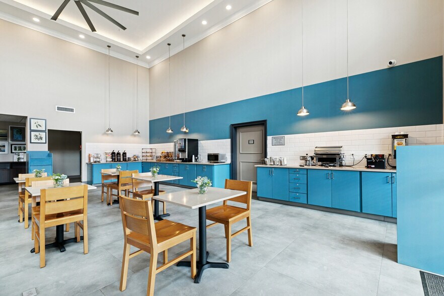 More Photos Of 130 Holiday Blvd, Covington Hotel For Sale