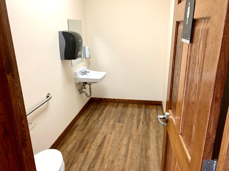 More Photos Of 14 Burnt Valley Ave, Red Deer County Service For Lease