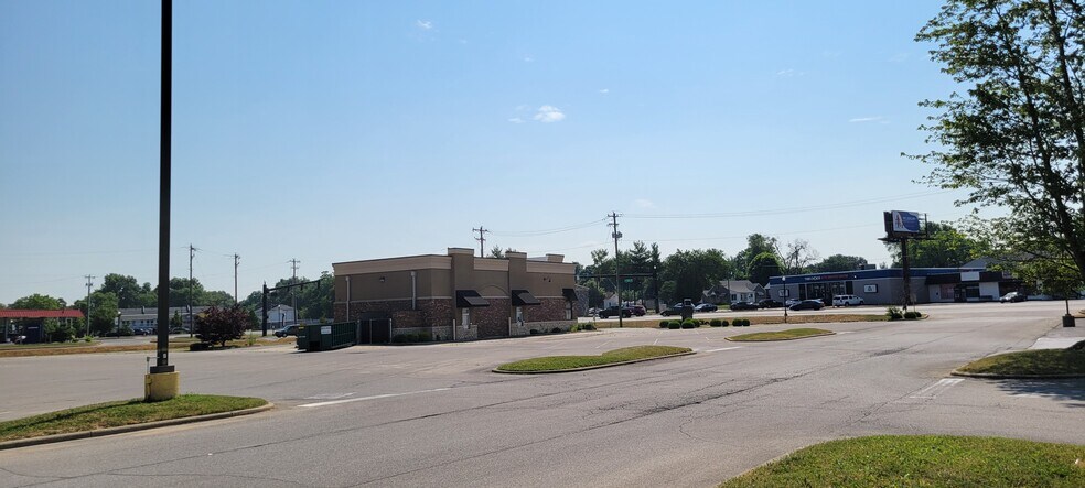 More Photos Of 1495 E 10th St, Jeffersonville Drugstore For Sale