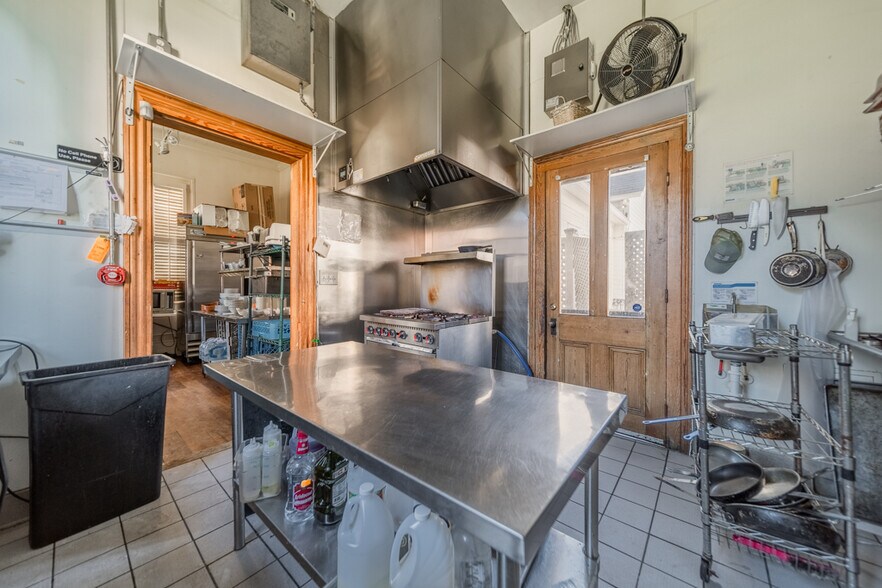 More Photos Of 224 W 10th St, Charlotte Restaurant For Sale