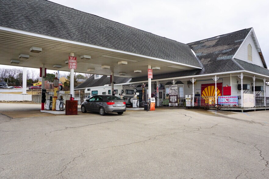 More Photos Of 1413 Martin Springs Dr, Rolla Convenience Store For Lease