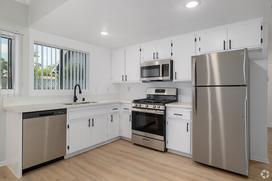 More Photos Of 420 W Windsor Rd, Glendale Apartments For Sale