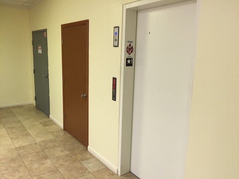 More Photos Of 2301 Park Ave, Orange Park Medical For Lease