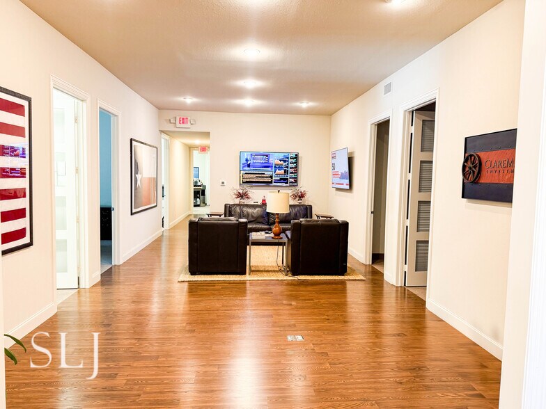 More Photos Of 4311 W Lovers Ln, Dallas Office For Lease