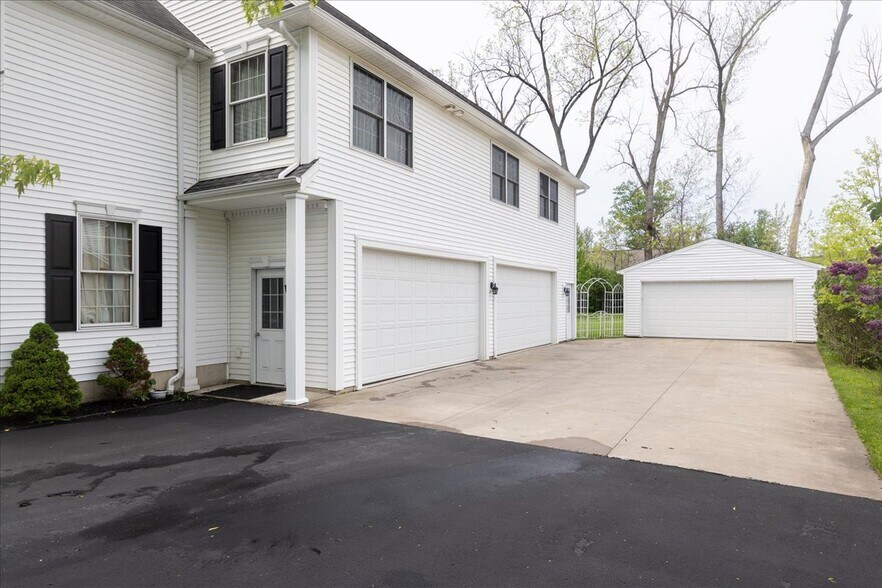 More Photos Of 860 Union Rd, West Seneca Office Residential For Sale