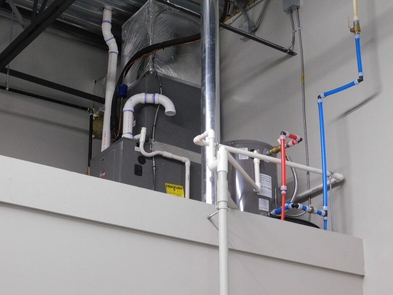 More Photos Of 4 Candy Ln, Hudson Warehouse For Lease