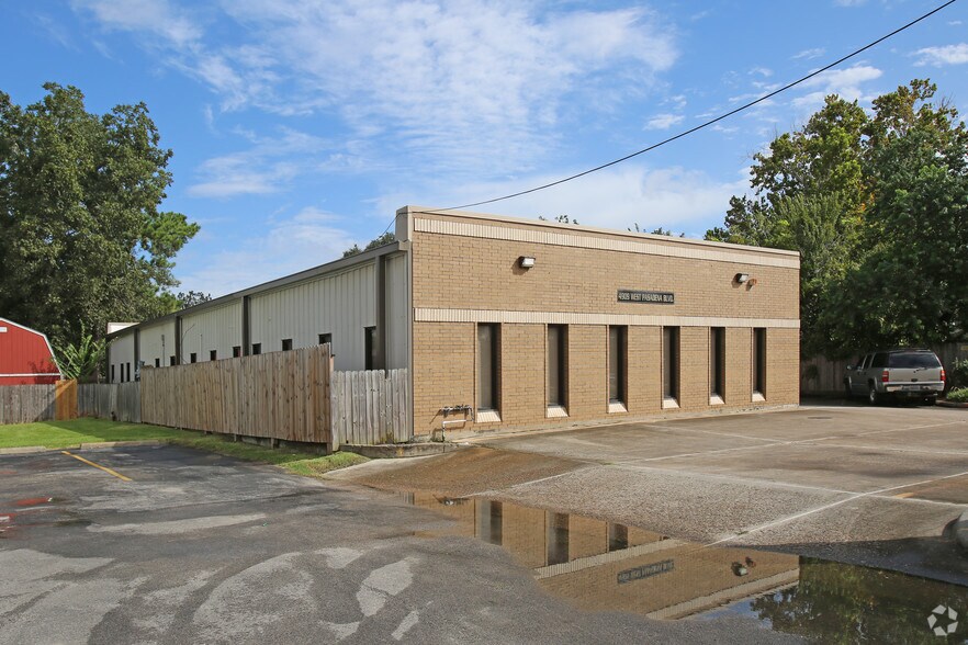More Photos Of 4909 W Pasadena Blvd, Deer Park Office For Sale