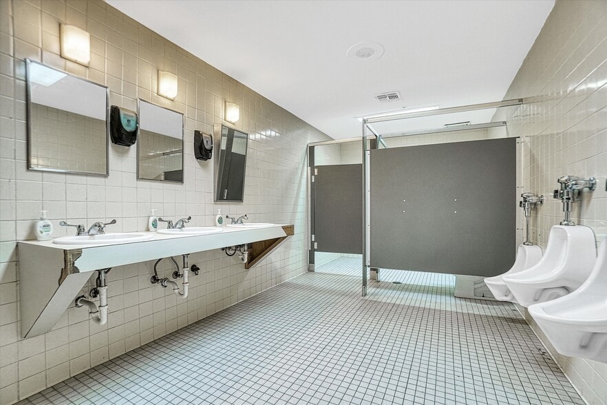 More Photos Of 23894 S Frontage Rd, Weatherford Bar For Sale