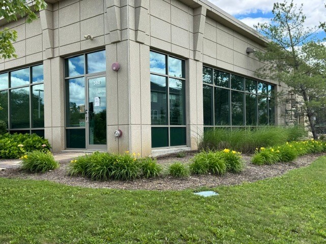 More Photos Of 320 Cardinal Dr, St Charles Medical For Lease