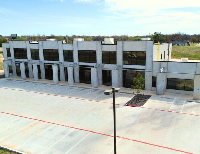 Primary Photo Of 1600 N Service Rd, Moore Storefront For Lease