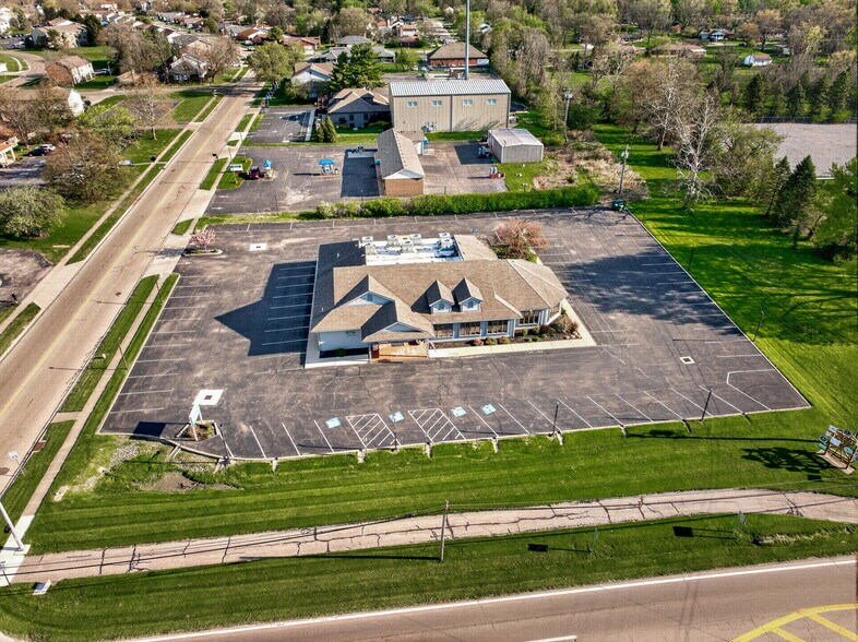 More Photos Of 1964 N Lakeman Dr, Bellbrook Medical For Sale