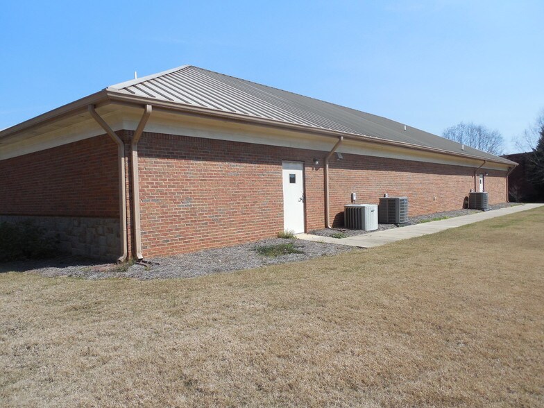 More Photos Of 2141 Eastview Pky, Conyers Office For Sale