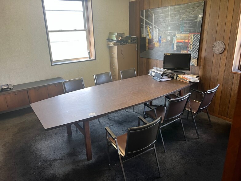 More Photos Of 400 S Gray St, Albany Manufacturing For Sale