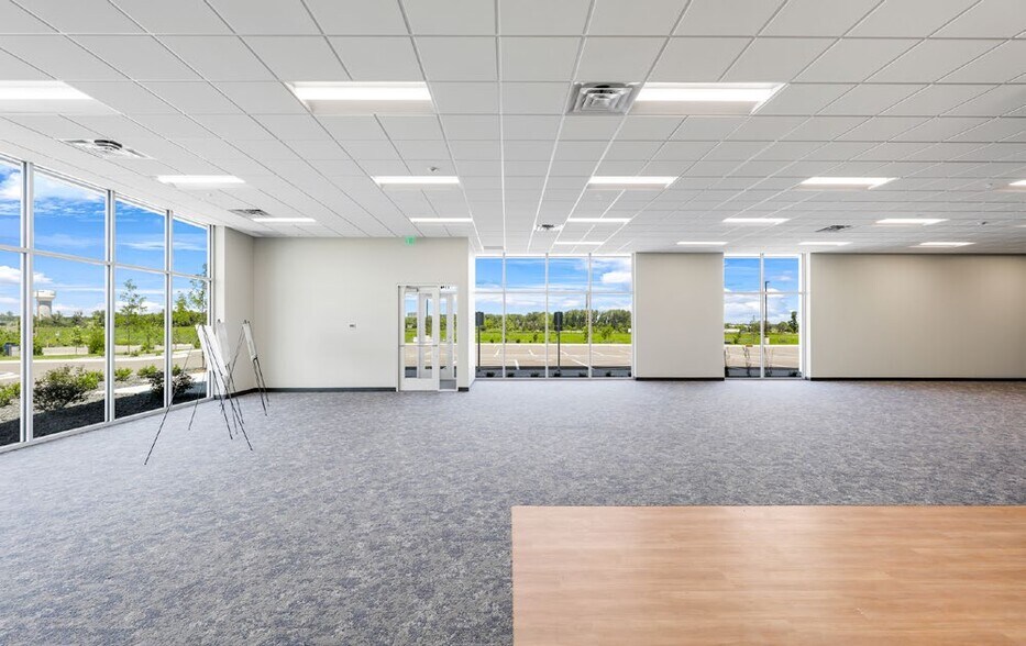 More Photos Of 11435 Hudson Rd, Woodbury Warehouse For Sale