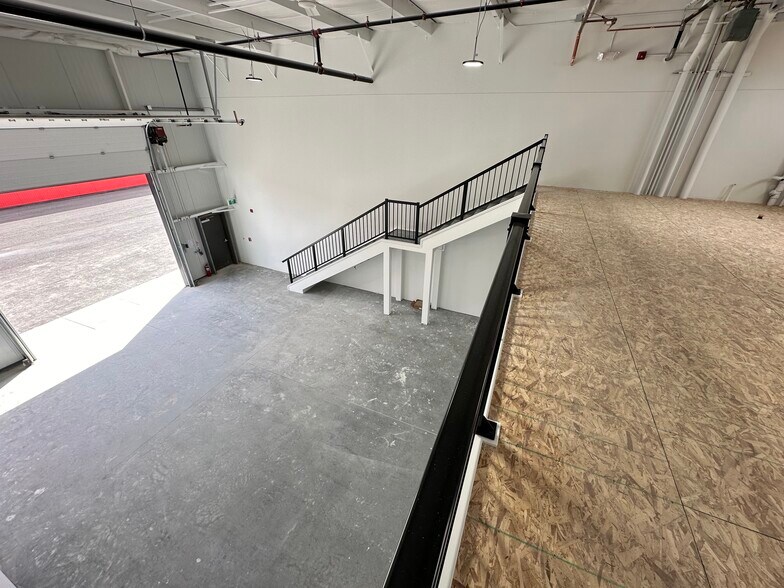 More Photos Of 12 Heatherglen Pl, Calgary Manufacturing For Lease