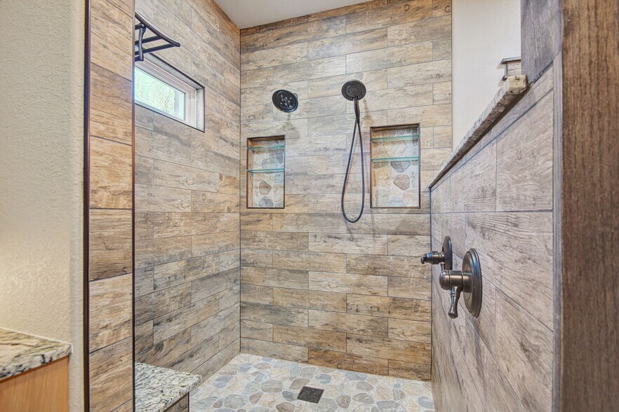 More Photos Of 4748 N 4318, Pryor Flex For Sale
