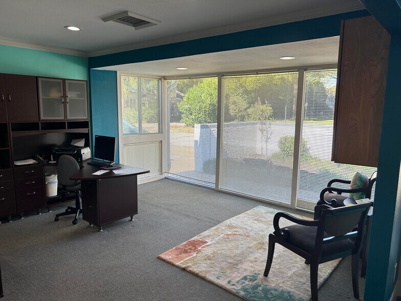 More Photos Of 217 N Mound St, Nacogdoches Office For Lease