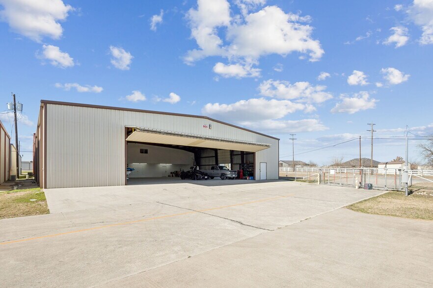 More Photos Of 930 Aviator Dr, Fort Worth Specialty For Sale