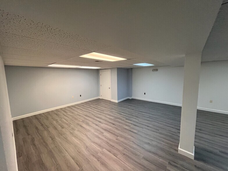 More Photos Of 775 S 23rd St S, Arlington Office For Sale