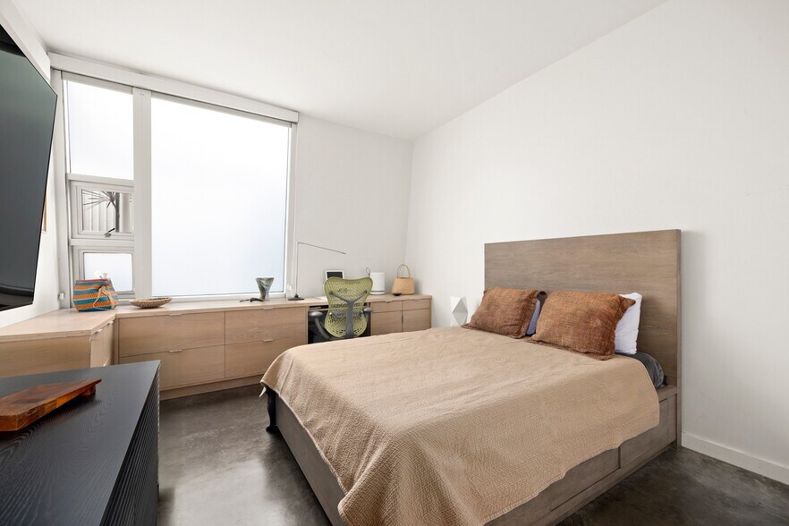 More Photos Of 615 Hampton Dr, Venice Apartments For Sale