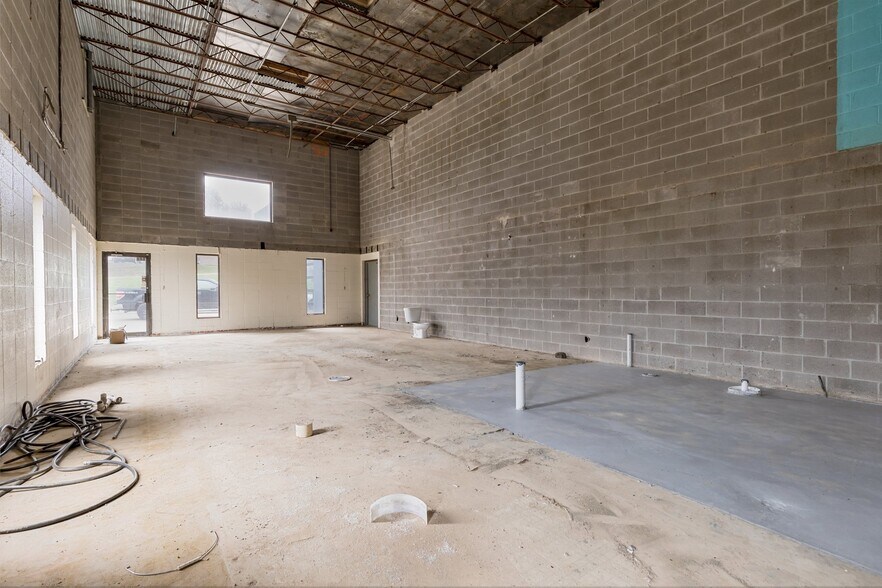 More Photos Of 519 Benham St, Bonne Terre Light Manufacturing For Sale