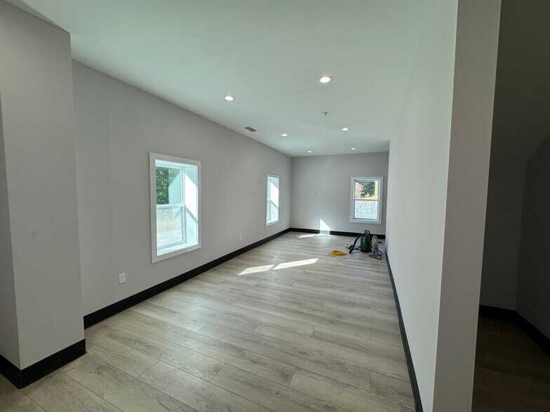 More Photos Of 61 Toto Creek Park Rd, Dawsonville Warehouse For Sale
