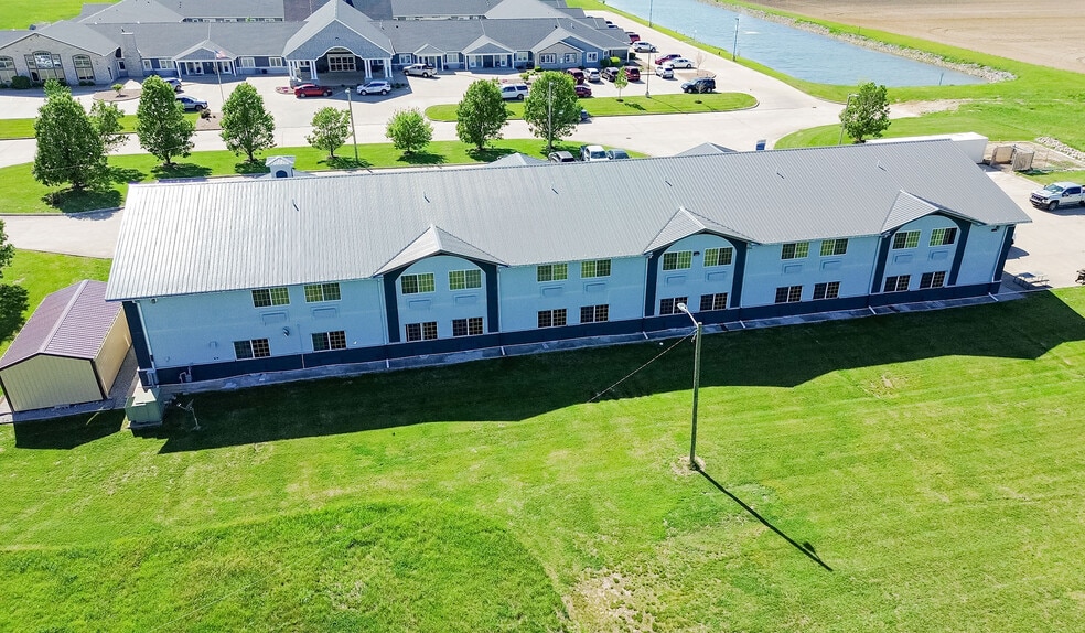 More Photos Of 937 Enterprise Ln, Mount Carmel Hotel For Sale