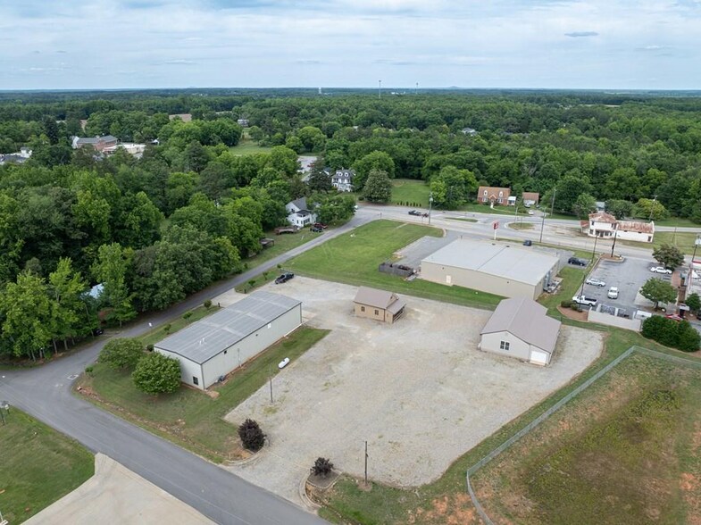 More Photos Of 471 Osborne St, Keysville Warehouse For Sale