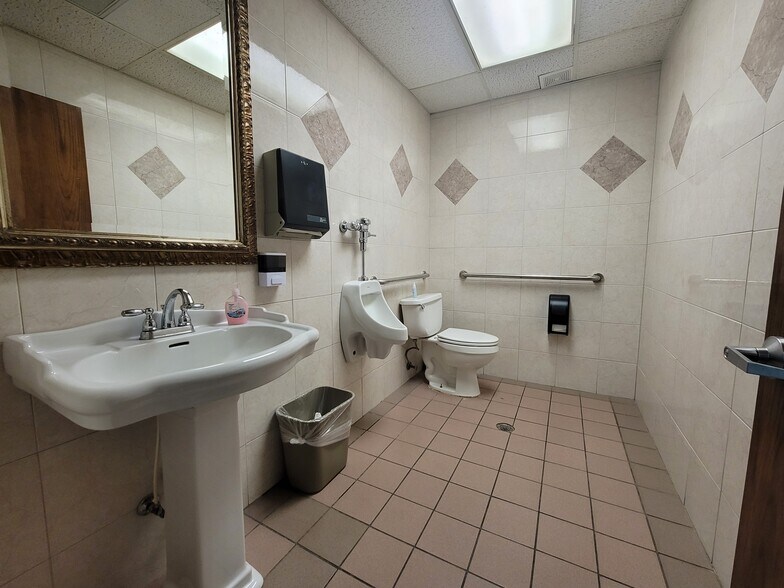More Photos Of 3311-3313 81st St, Lubbock Medical For Lease